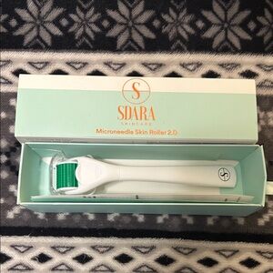 White Microneedle Skin Roller 2.0